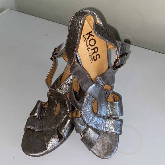 Michael Kors Metallic silver platform pumps open toe Womens straps - Picture 9 of 10